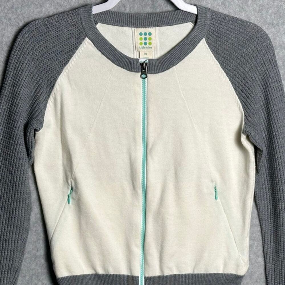 Title Nine Sz XS Full Zip Mobetta 70 Sweatshirt Thermal Sleeves Gray Cream cozy - Picture 7 of 10